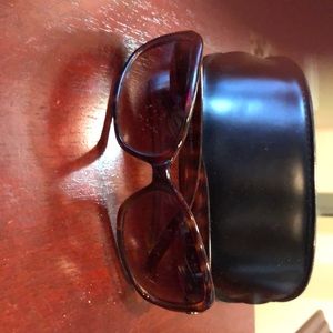 Woman’s brown sunglasses